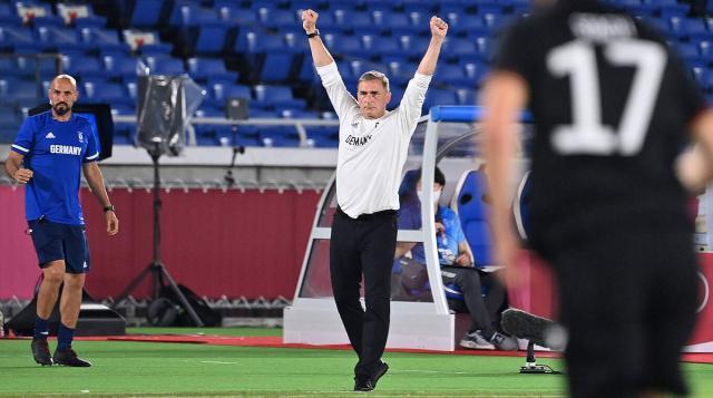 搜狐体育在线观看-德国国奥10打11险胜仍不足喜，队长克鲁泽求婚添喜