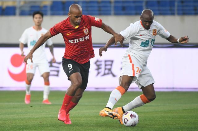 搜狐体育-儒尼奥尔：隔着玻璃“团圆”很难受 亚泰不止打防反